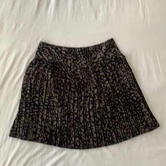 Ann Taylor Loft Black Animal Print Pleated Skirt - Picture 3 of 8